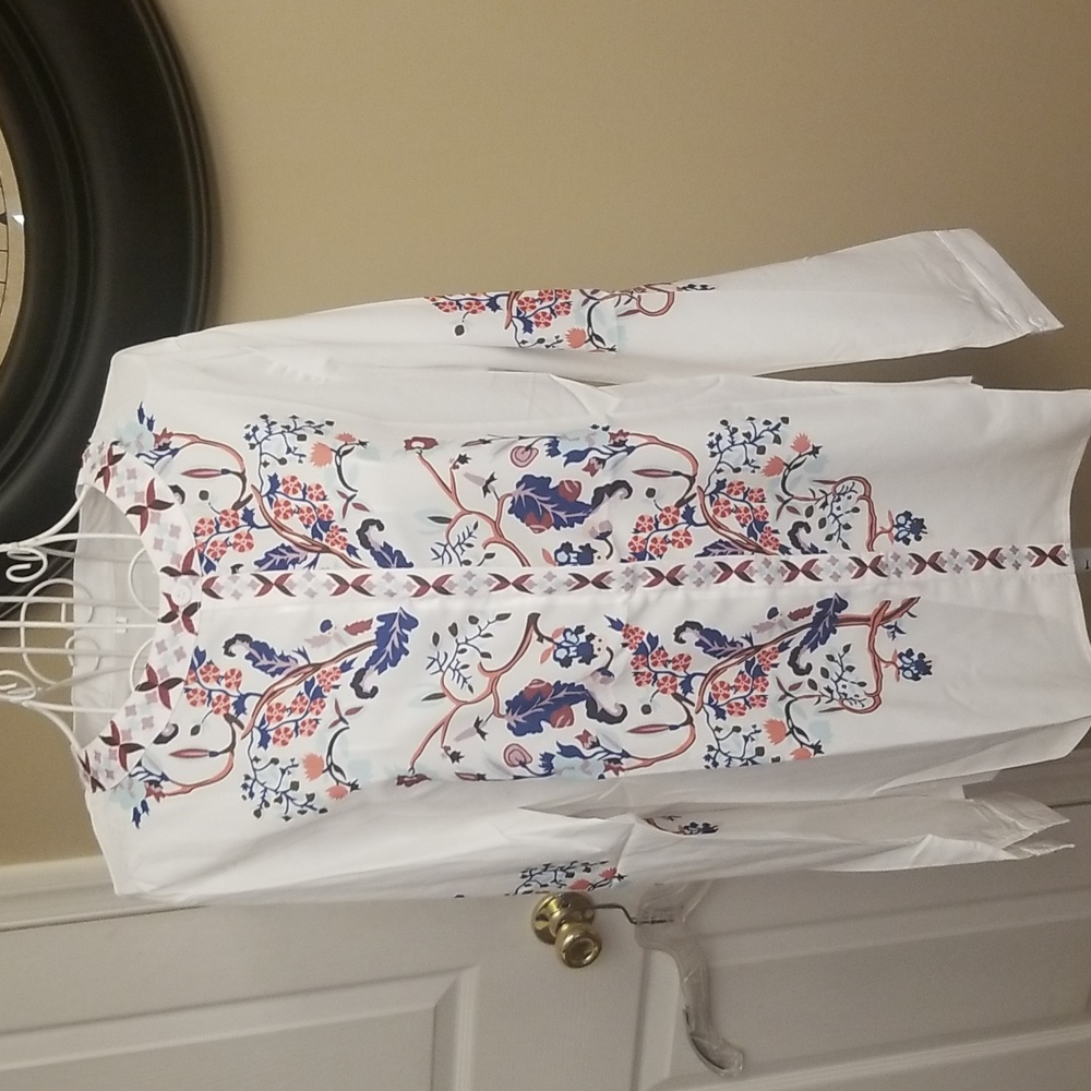 Gorgeous button down shirt. New. Size medium